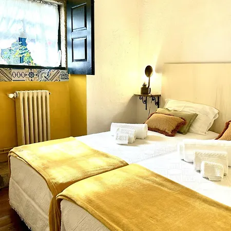 Konukevi Casa De Abbades 4*